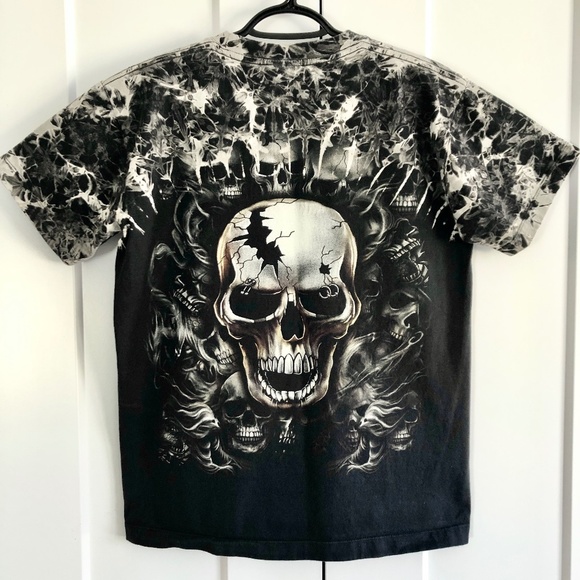 Skull T Shirt,  Unisex, Horror, Goth Graphic Tee, With Metal Studs, Size Med - Picture 2 of 7